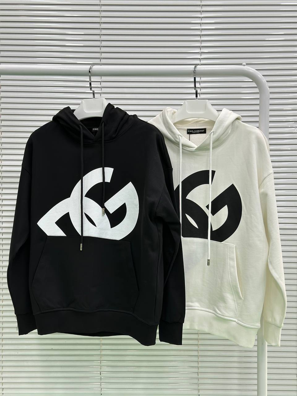 DG HOODIE BLACK OR WHITE